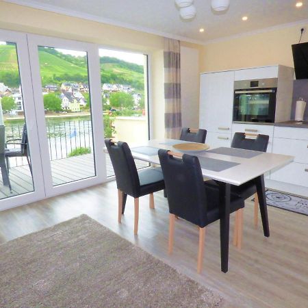 צל אן דר מוזל Ferienhaus Moselpromenade מראה חיצוני תמונה