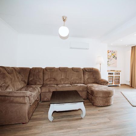 צל אן דר מוזל Ferienhaus Moselpromenade מראה חיצוני תמונה