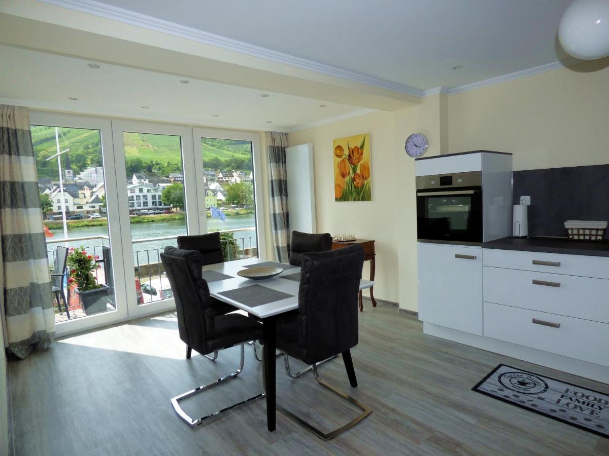 צל אן דר מוזל Ferienhaus Moselpromenade מראה חיצוני תמונה