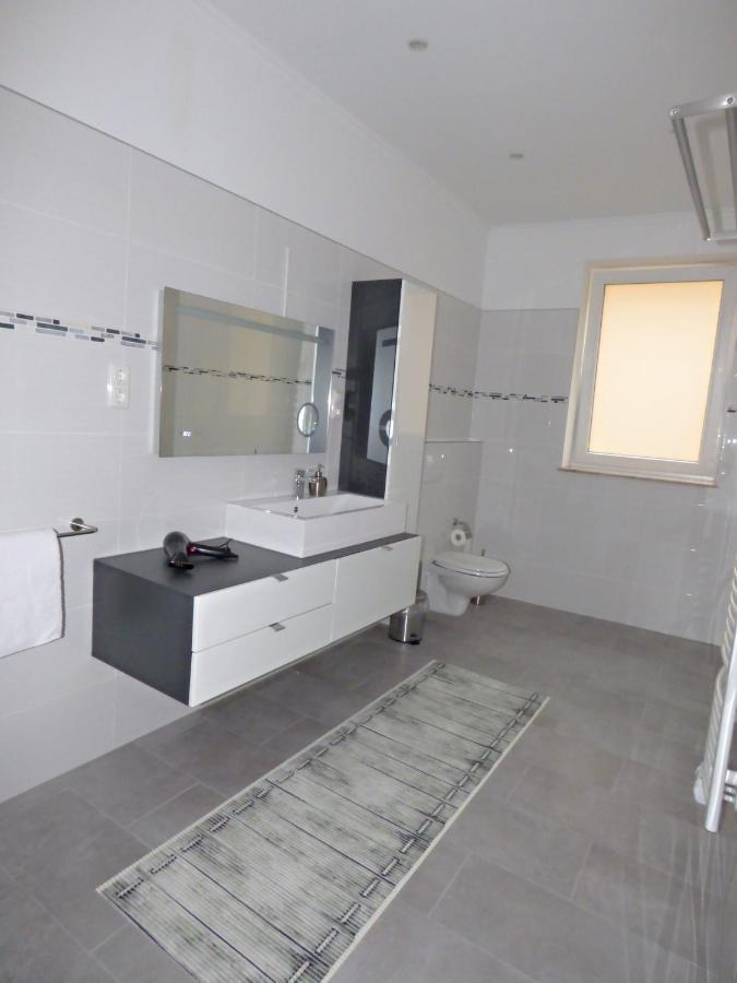 צל אן דר מוזל Ferienhaus Moselpromenade מראה חיצוני תמונה