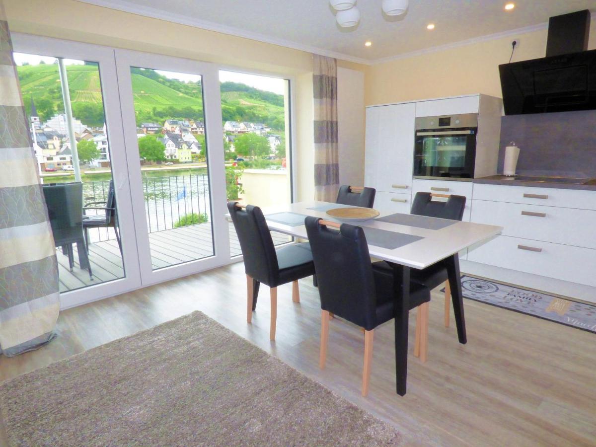 צל אן דר מוזל Ferienhaus Moselpromenade מראה חיצוני תמונה
