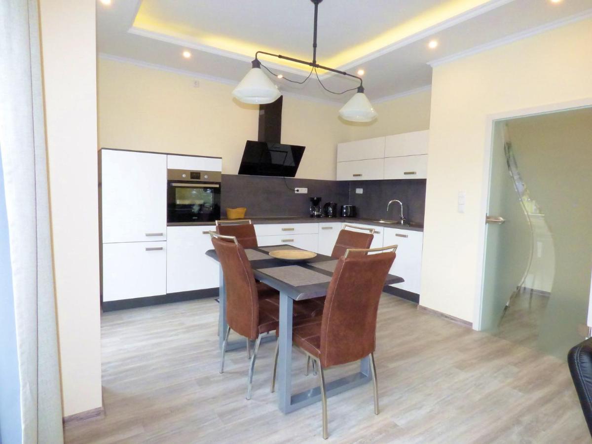 צל אן דר מוזל Ferienhaus Moselpromenade מראה חיצוני תמונה