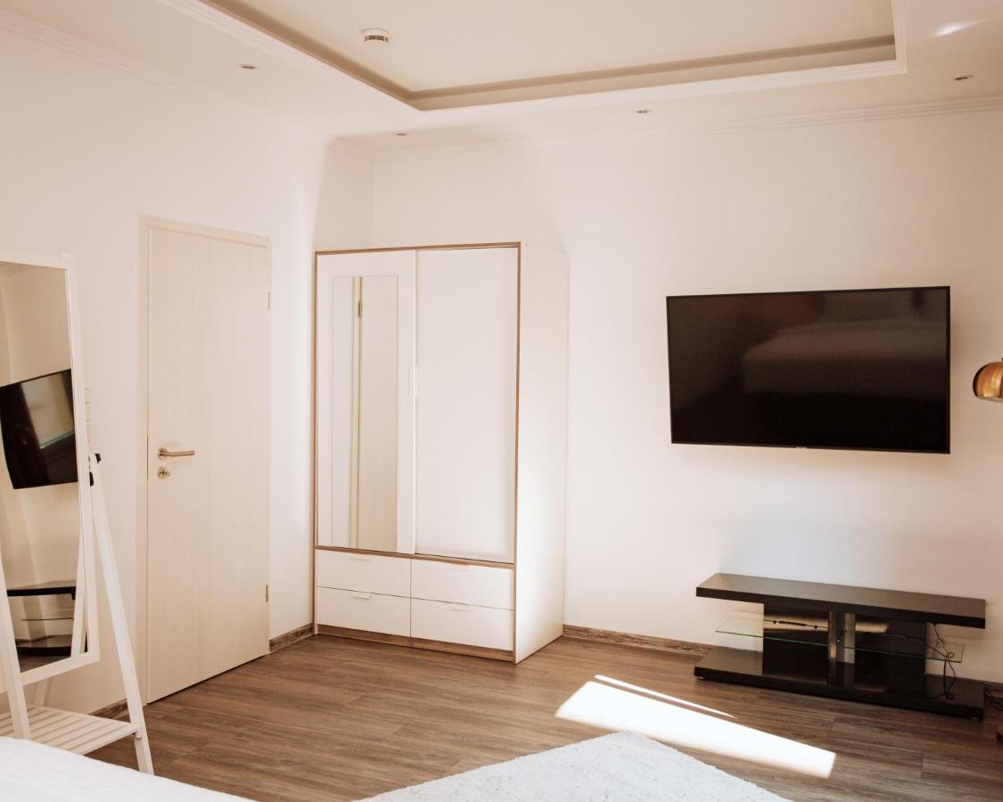 צל אן דר מוזל Ferienhaus Moselpromenade מראה חיצוני תמונה