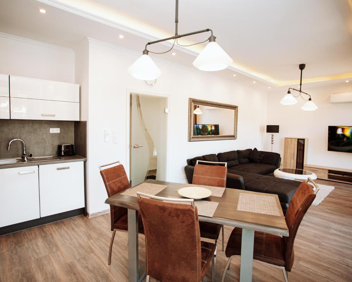 צל אן דר מוזל Ferienhaus Moselpromenade מראה חיצוני תמונה