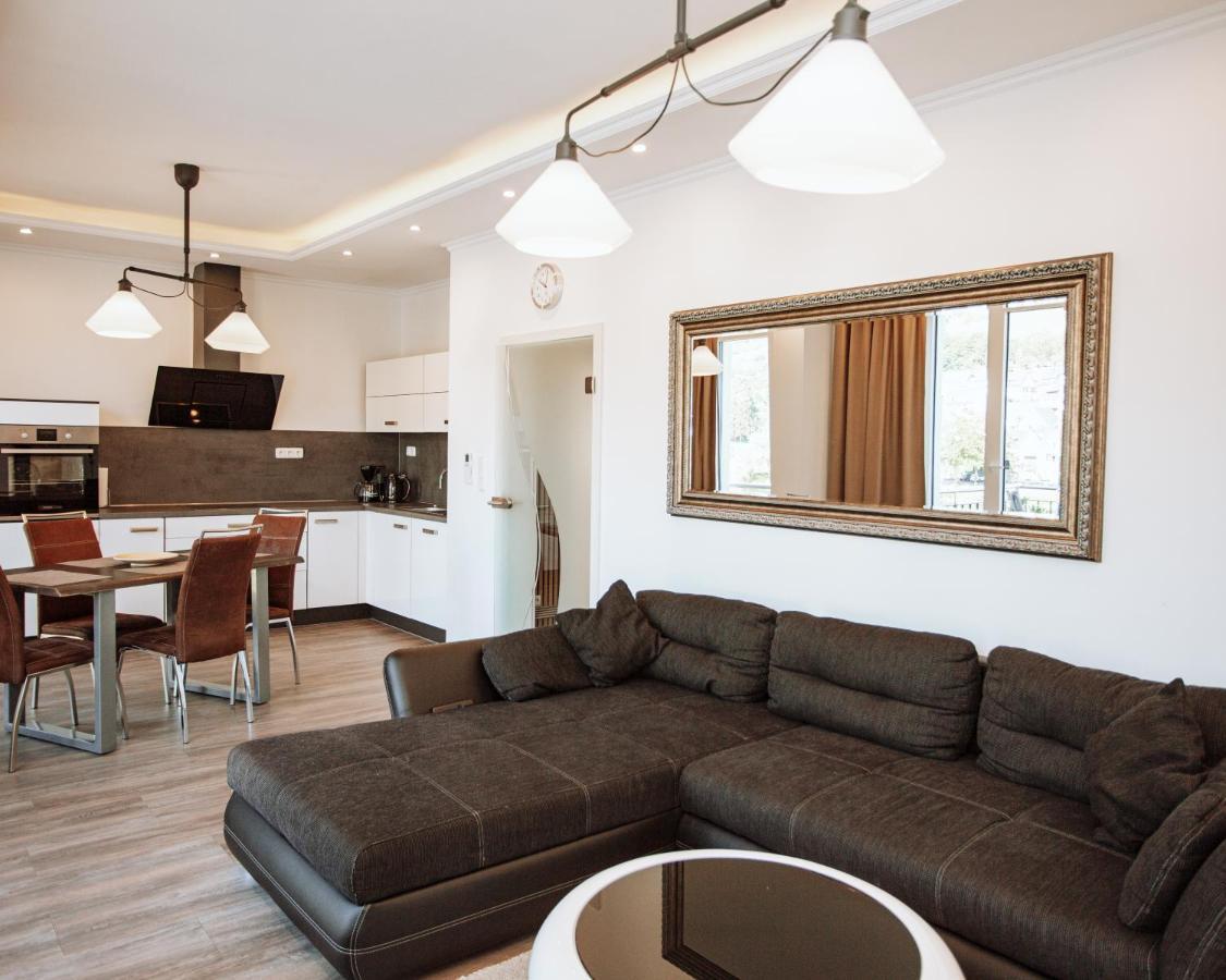 צל אן דר מוזל Ferienhaus Moselpromenade מראה חיצוני תמונה