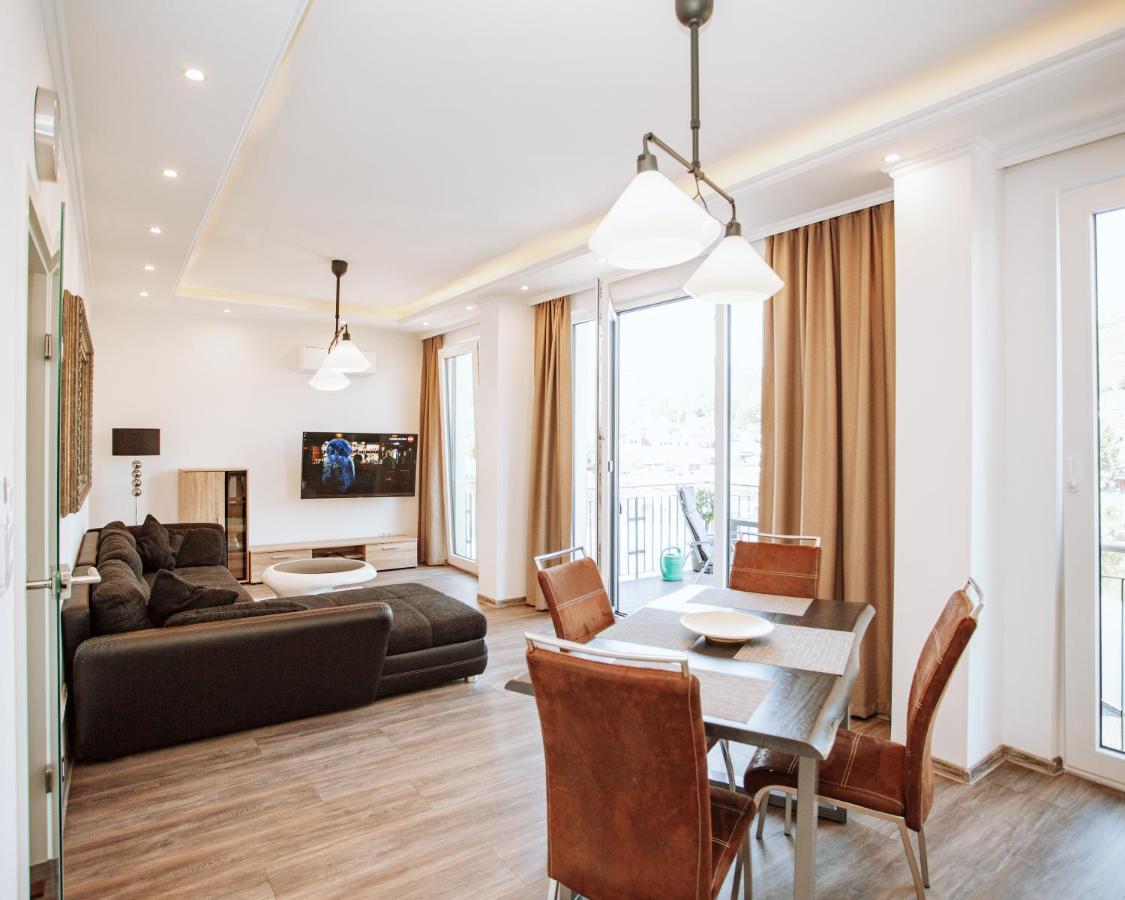 צל אן דר מוזל Ferienhaus Moselpromenade מראה חיצוני תמונה