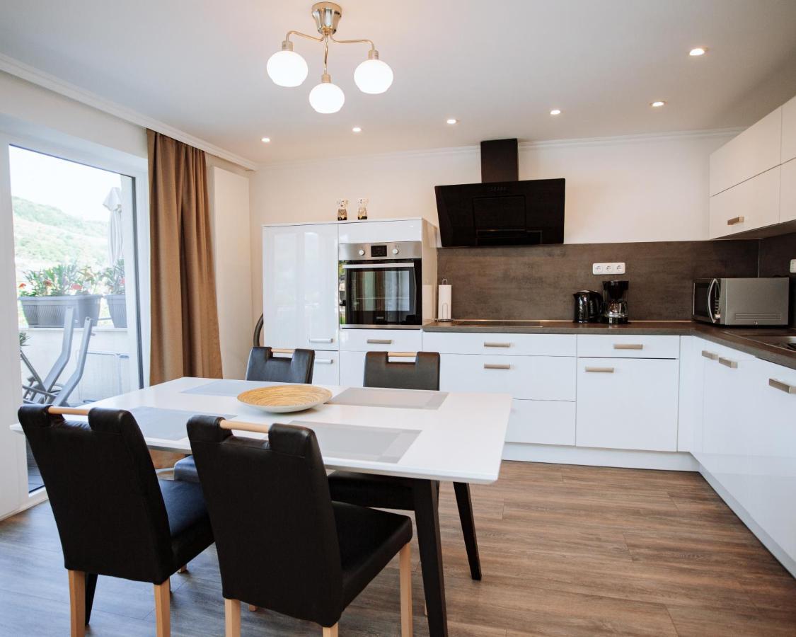 צל אן דר מוזל Ferienhaus Moselpromenade מראה חיצוני תמונה