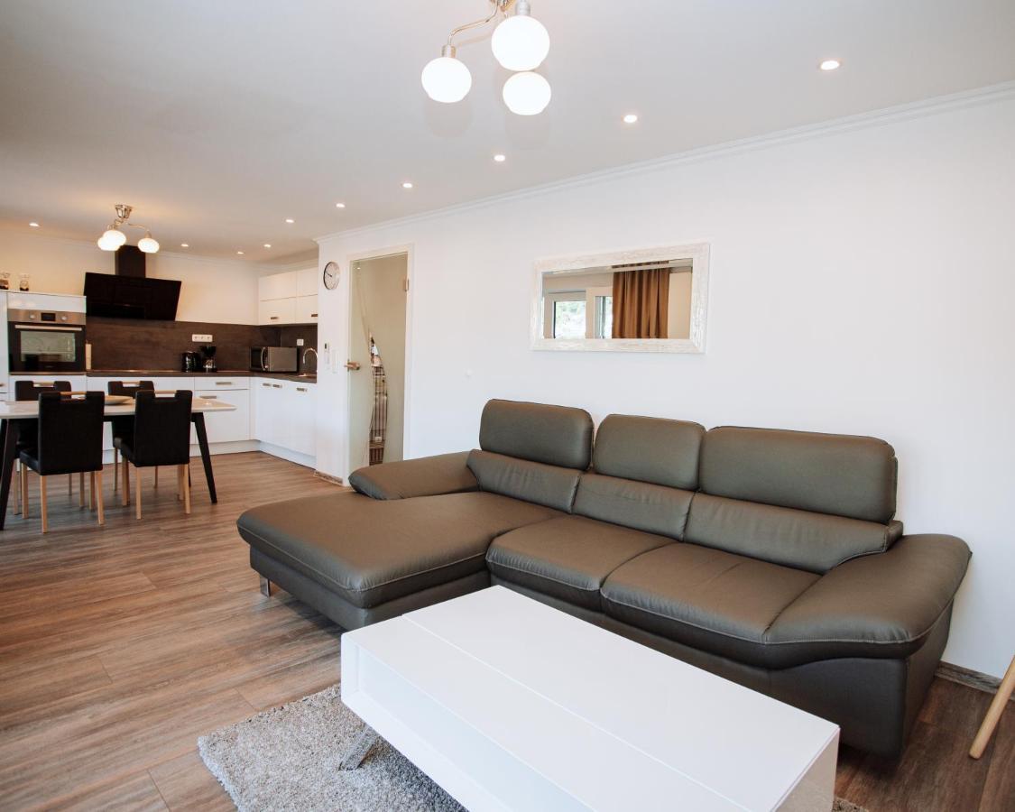 צל אן דר מוזל Ferienhaus Moselpromenade מראה חיצוני תמונה