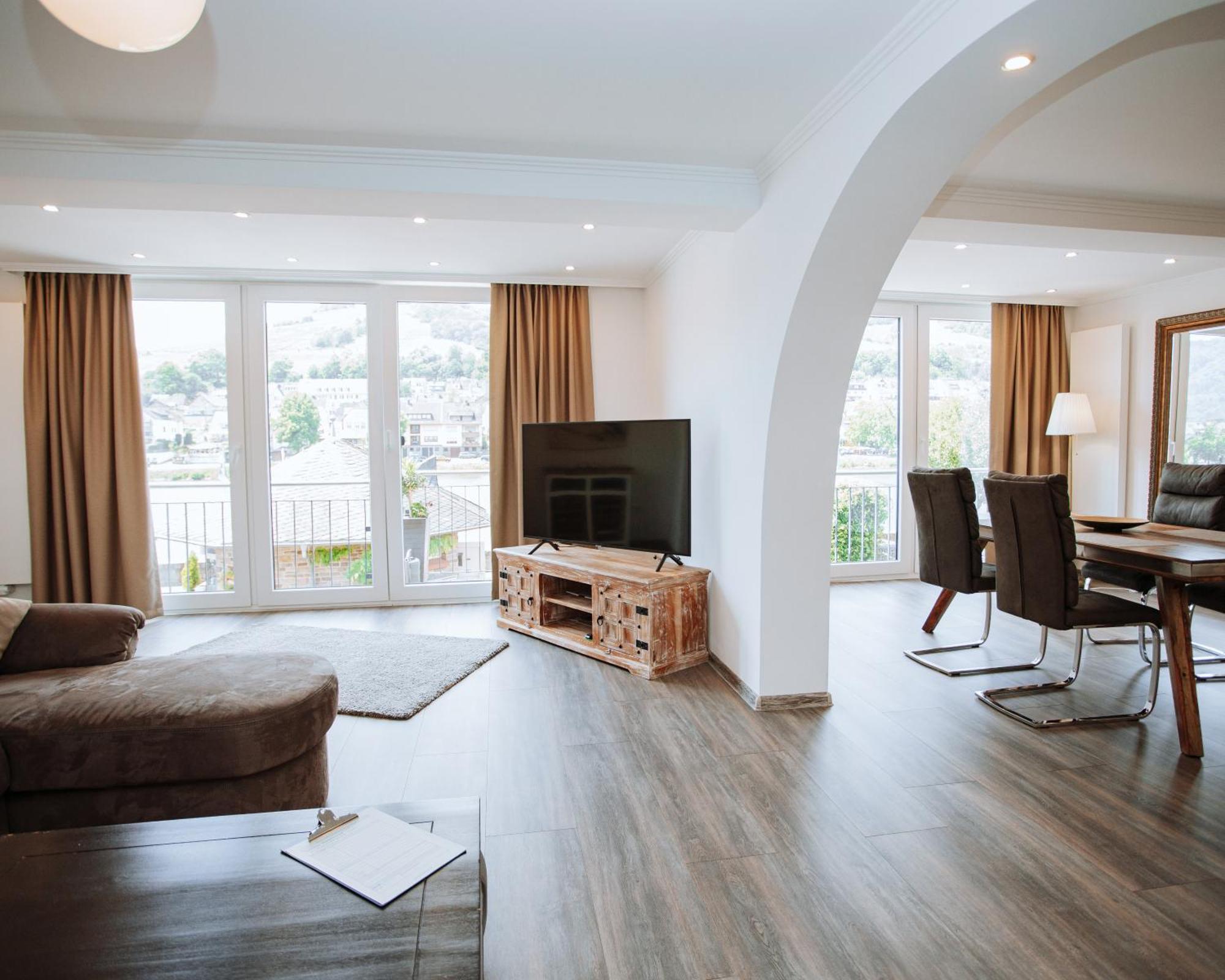צל אן דר מוזל Ferienhaus Moselpromenade מראה חיצוני תמונה