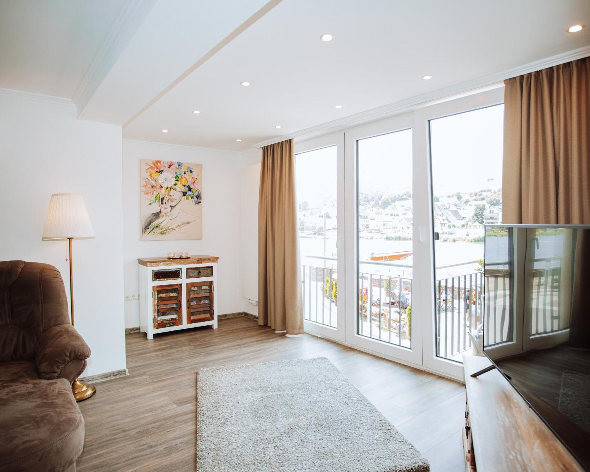 צל אן דר מוזל Ferienhaus Moselpromenade מראה חיצוני תמונה