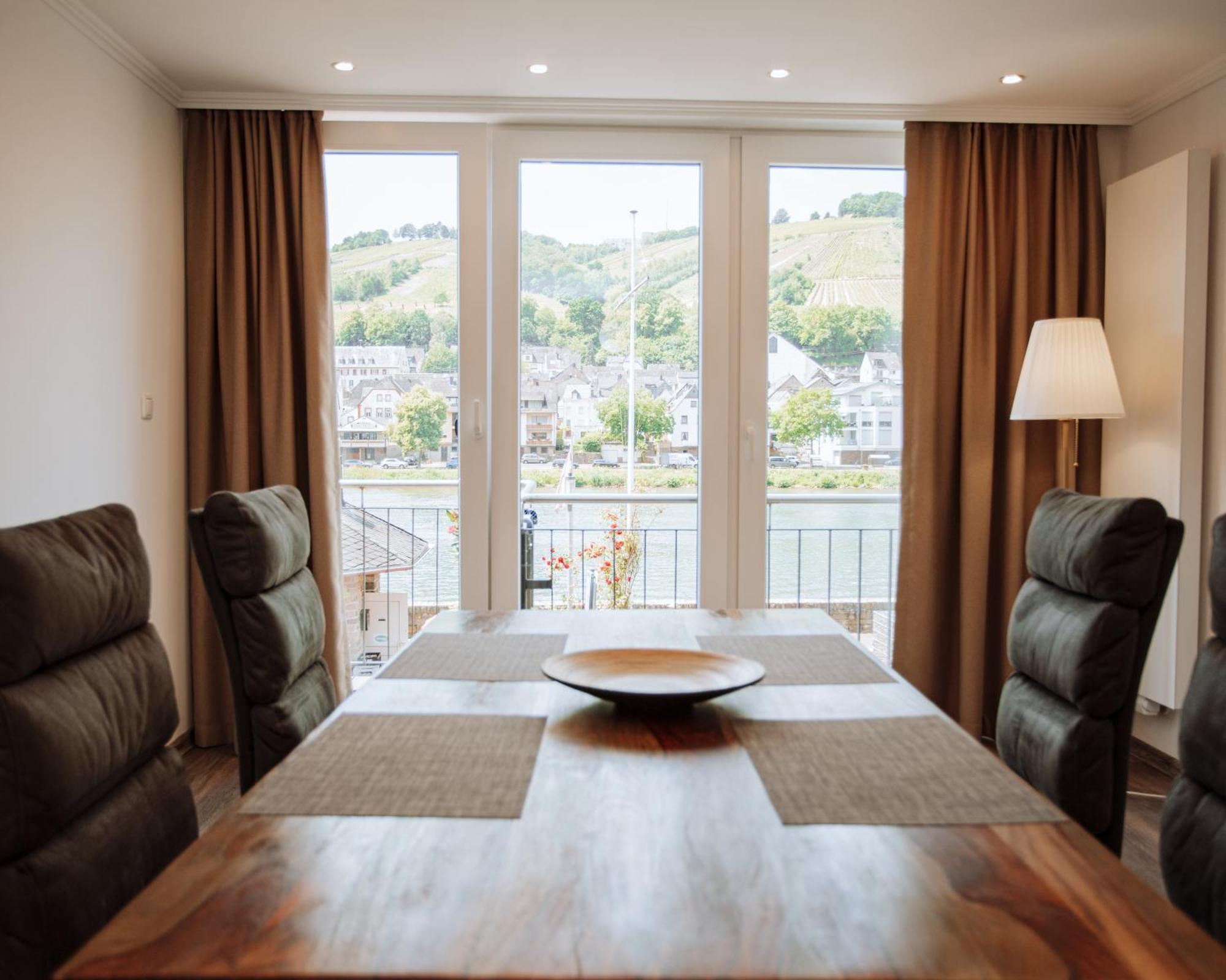 צל אן דר מוזל Ferienhaus Moselpromenade מראה חיצוני תמונה